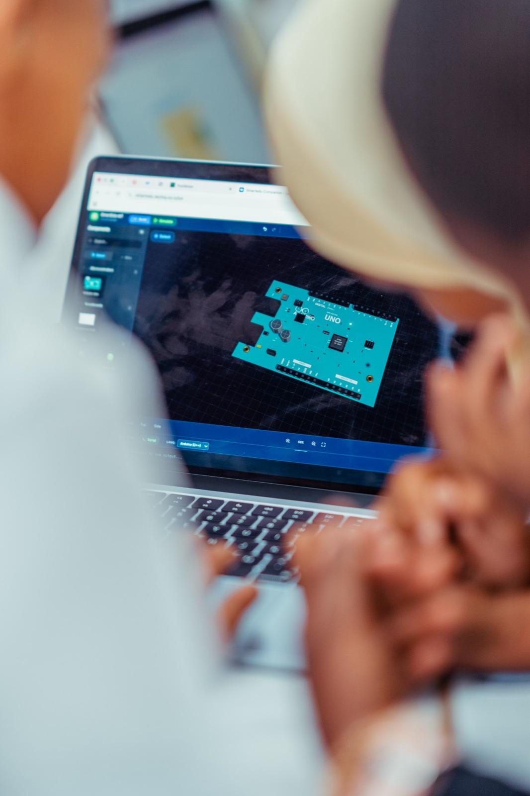 Close-up of the SmartEdu Arduino simulator
