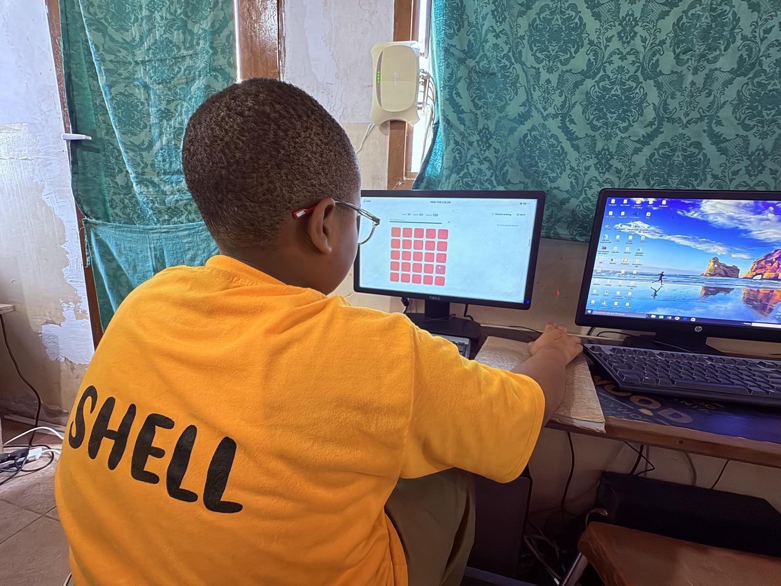 A pupil solving a SmartEdu puzzle